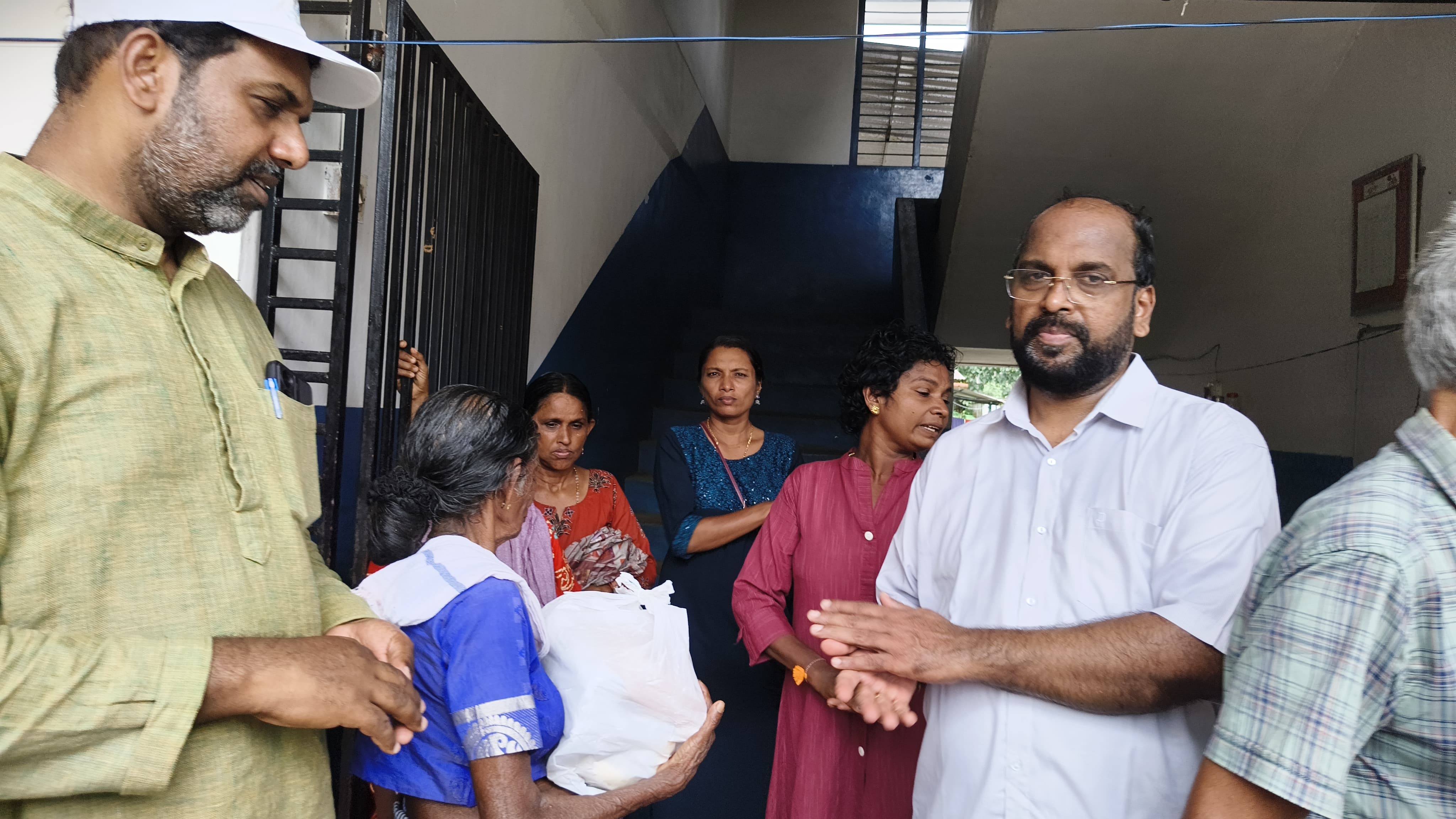 കരുതലും കൈത്താങ്ങലും – കാർഡിന്റെ നേതൃത്വത്തിൽ വെള്ളപ്പൊക്ക ദുരിതാശ്വാസ പ്രവർത്തനങ്ങൾ പാണ്ടനാട് പഞ്ചായത്തിൽ